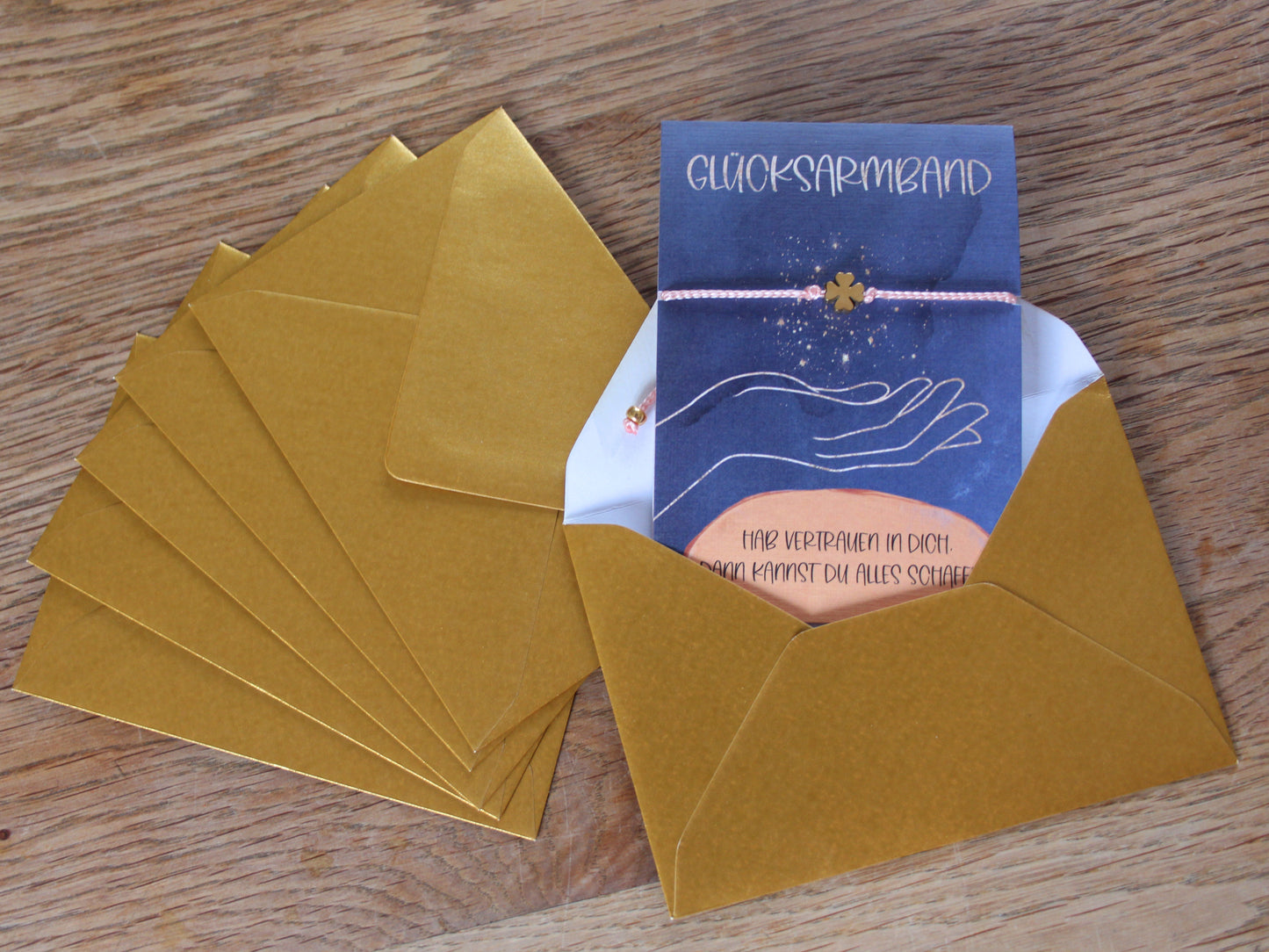 Kleeblatt Armband vierblättrig mit Grußkarte als Glücksbringer und Mutmacher