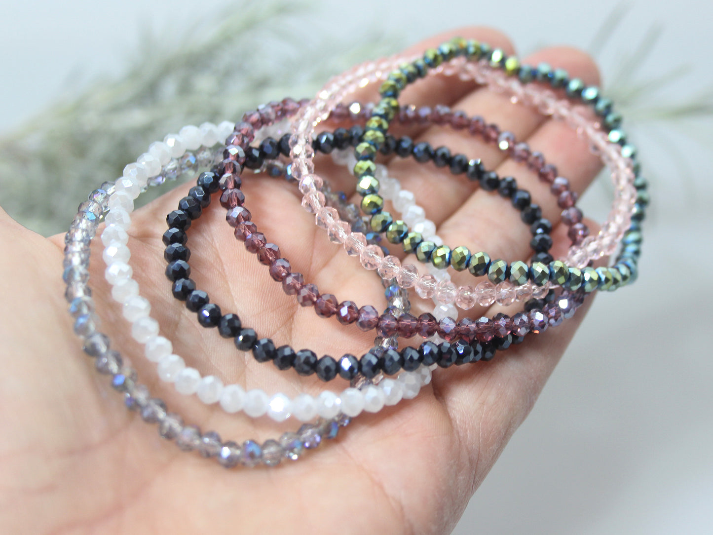 Wichtelgeschenk Mystery Box mit Glasperlen-Armband – kleines Weihnachtsgeschenk oder Adventskalender-Mitbringsel