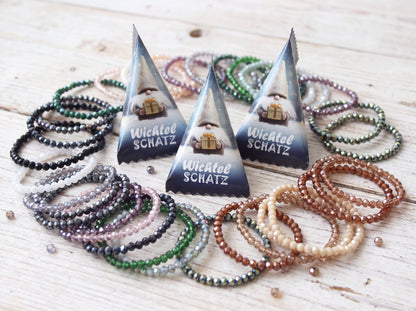 Adventskalender Set 24 Stück – Wichtel Schatz mit Glasperlen Armbändern