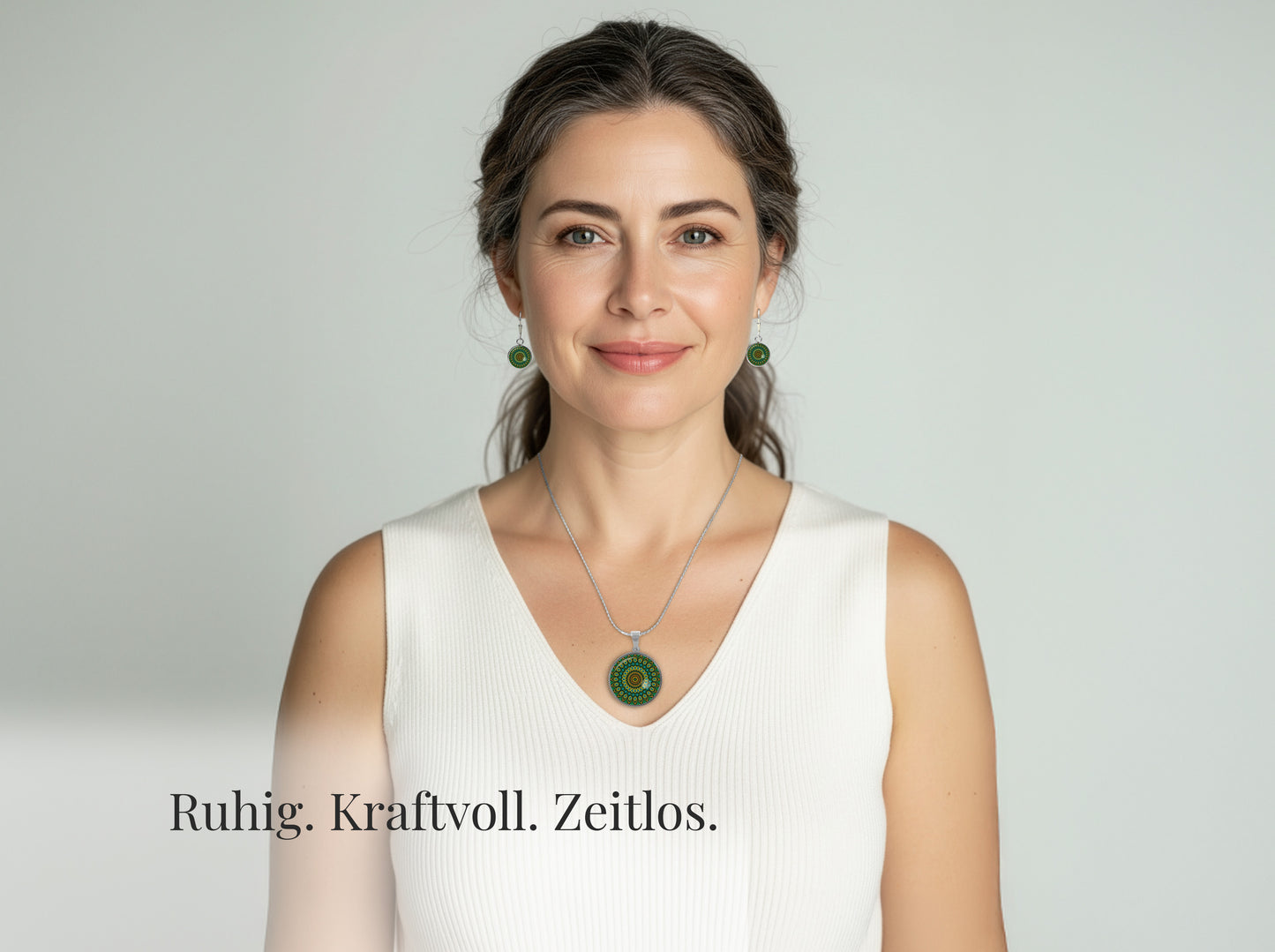 Mandala Schmuckset Smaragdgrün – Edelstahl Halskette & Ohrringe – Grüner Boho Schmuck – Geschenk für Frauen jeden Alters